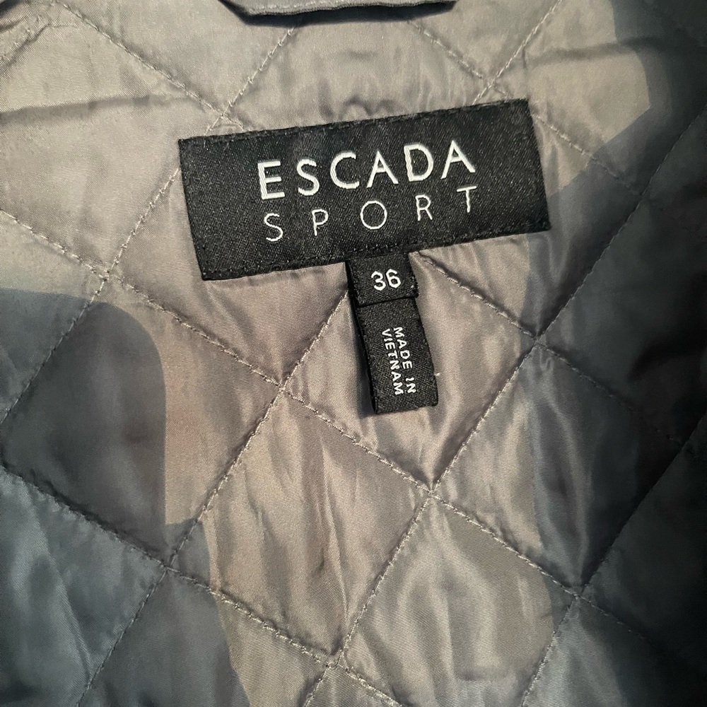 Escada quilted pattern jacket. - Picture 2 of 3